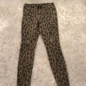 Leopard Jean adorable great with a black sweater